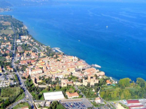 Villa near the historic center of Lazise and Lake Garda